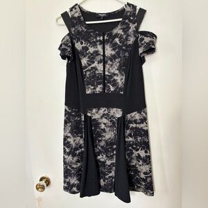 🎉4/30$🎉Vintage Chic Black and Gray Open Shoulder Midi Dress – Size Large 🖤